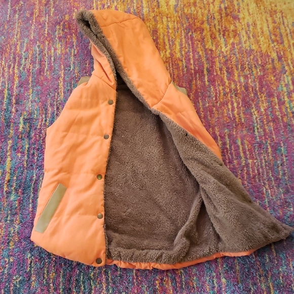 Sherpa Vest - Picture 2 of 5